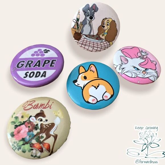 Disney - 4 Disney Buttons + Corgi Button - Picture 1 of 9